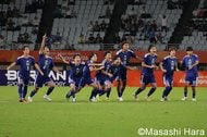 スロー映像で要チェック！｢ずっとボール見ててびっくり｣日本代表GK鈴木彩艶の“両目ガン開き” PKストップ＆2度追いセービングに脚光！ ｢執念｣｢最後の最後までボールを見逃さない｣の画像