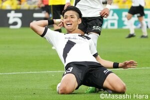 久保藤次郎の｢サイド突破｣から柏が同点に！扇原貴宏の｢芸術的FK｣で神戸が勝ち越し！攻勢を強める柏を襲った｢アクシデント｣！【柏レイソルvsヴィッセル神戸】激闘PHOTOギャラリーの画像