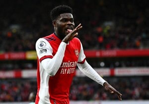 サッカー日本代表・冨安健洋の同僚アーセナルMFが「そっくりさん」に遭遇!!似すぎて｢彼をバックアップに｣や｢トーマスよりもトーマス｣と話題に【画像】の画像