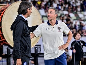 「ぐうカッコよい」インテルの青黒たすき掛け＆モザイク加工の新アウェイ白色ユニフォームがオシャレ！「買うか買わないかじゃない、誰を買うか、だ」と断言する声の画像