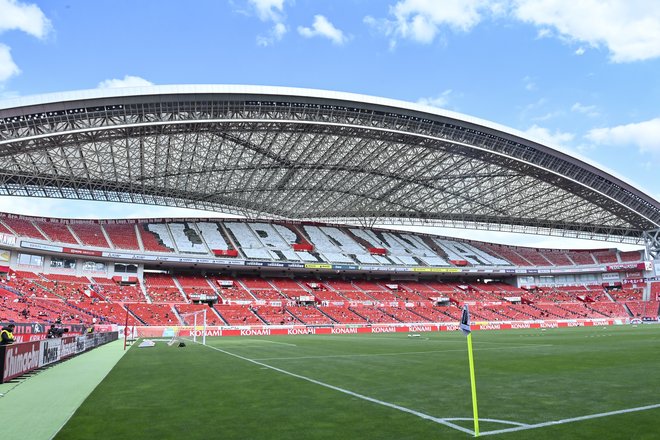 サッカースタジアムの 西高東低 問題 3 関東大スタジアムの 共通点 と 東西の伝統 サッカー批評web