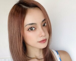 ｢目開けたらブスだから｣噂の美人すぎるW杯サポーター、すっぴん汗だくショットに自虐も…｢可愛いの反則｣の声の画像