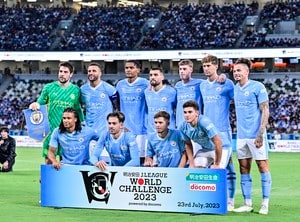 ｢買うか迷う｣世論を二分するマンチェスター・シティのクラブW杯用ユニフォーム！｢来季のアウェイユニにすべき！｣｢タスキいらんくね？｣の声もの画像