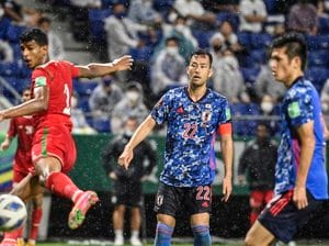 【サッカーW杯最終予選】日本完敗の激論(3)「これはダメだ」と思った失点直前の中断シーン「10試合で勝ち点20ならOKだけど…次の中国戦は絶対に負けられない」の画像