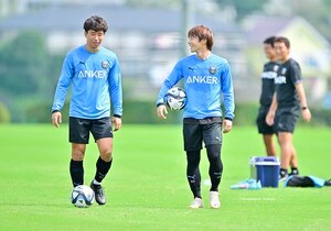 「あざとい」川崎・瀬川祐輔の“悪役キャラコーデ”が「流石に可愛すぎる」と話題に！ 背中のまさかのタグに「天然さん？」「コントのような背中」と視線集中の画像