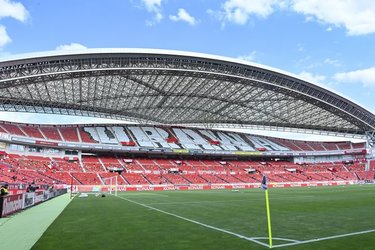 サッカースタジアムの 西高東低 問題 2 ガンバ大阪 パナスタの画期的 新スキーム サッカー批評web