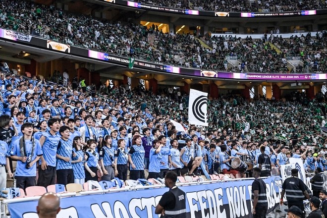 【サポーターアルバム】サウジアラビア・ジェッダ開催のACLE決勝に川崎サポーター700人が集結！ 現地で声援を送ったサポーター写真78枚「アル・アハリー川崎フロンターレ(1)」の画像004