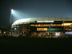 大住良之の「この世界のコーナーエリアから」　連載第43回　「スタジアムの光と闇」の画像