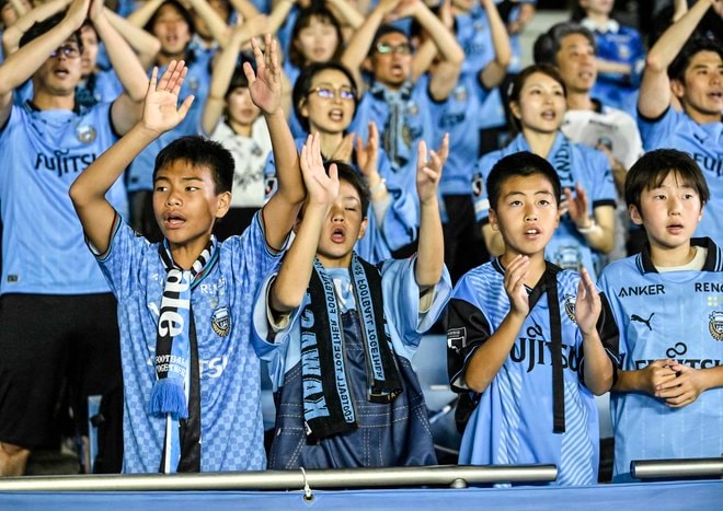 【サポーターアルバム】浦和相手に連勝止まるも、悔しさを声援に変えた「川崎フロンターレのサポーターの試合後の写真41枚！「川崎フロンターレー浦和レッズ」の画像031