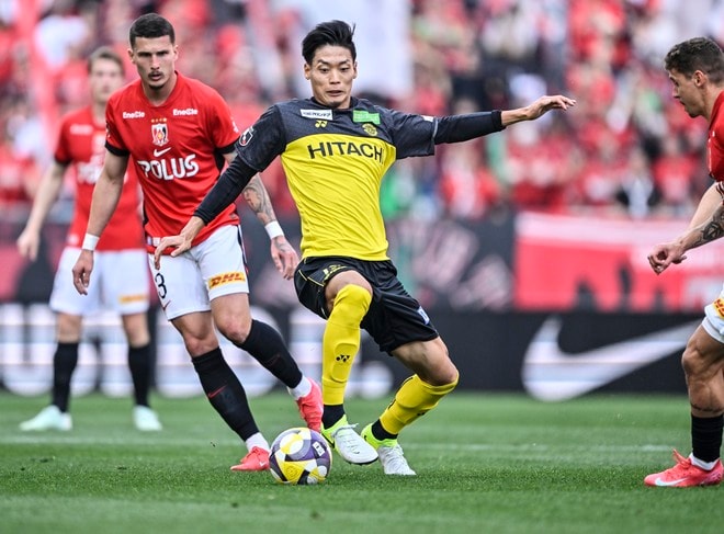 木下康介・垣田裕暉の２トップに古巣対決となった小泉佳穂が先発。前半2得点でアウェイで快勝飾る【試合アルバム】「浦和レッズ―柏レイソル」の画像006