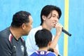 ｢かっこいい…｣お母さんたちもため息。W杯で1ゴール1アシスト、日本代表・中村敬斗が原点の“特別な場所”へ完全サプライズ訪問【密着ルポ前編】の画像009