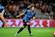 「この3人で写真なんてたまらねえ!!」川崎J1初昇格の原動力となったOB集合にファン感激!「俺の青春御三方」「佐原センター似合いすぎる」などの声の画像