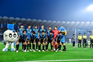 工場の青い炎を表現！ J1川崎が夏季着用の「限定ユニフォーム」発表！ 川崎の工場エリアからインスピレーションを受けた新デザインの画像