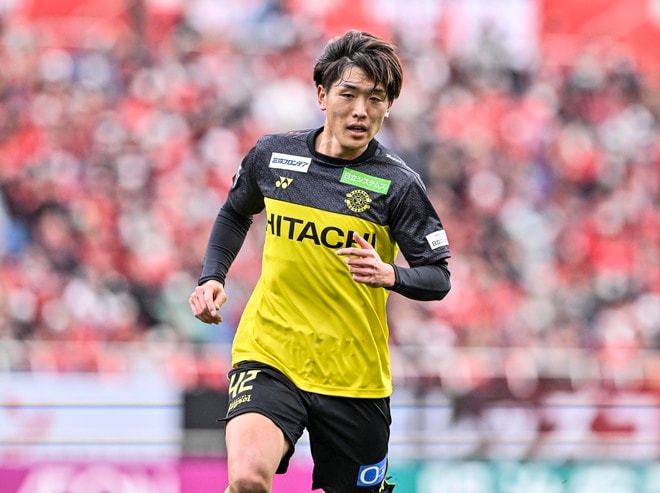 木下康介・垣田裕暉の２トップに古巣対決となった小泉佳穂が先発。前半2得点でアウェイで快勝飾る【試合アルバム】「浦和レッズ―柏レイソル」の画像009