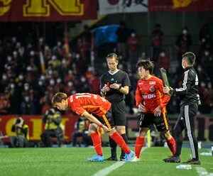 「こういうのも含めてプロ」「まなぶの人柄全開！！」と移籍を発表した名古屋グランパスFW齋藤学のプレゼント企画が絶賛！ 韓国移籍決断でも揺らがない「サポーターへの感謝」の画像