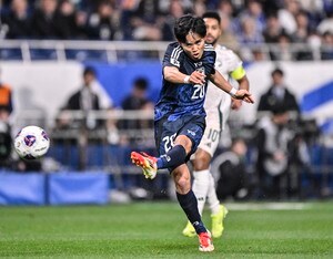 「欧州基準」「レベルが違う」日本代表MF久保建英が放った強烈な約30m“無回転ブレ球”ミドルシュートが惜しい！「えぐすぎる」「あそこ狙えるのかっこいい」の声の画像