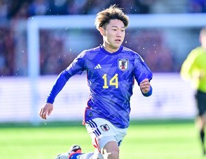 「電光石火」「もう何回リピートしたかわからん」三戸舜介の鮮烈なオランダデビュー弾にファン感激！「ミト」連呼の実況＆歓喜の輪＆スタンドの日の丸に「本当に嬉しい」の声もの画像