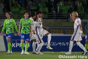 WBを経てシャドーの位置に戻ってきた若武者が｢両面｣で貢献、｢次は戦うだけでは勝てない｣広島スキッベ監督の言葉と｢見据える｣もの【湘南ベルマーレvsサンフレッチェ広島】PHOTOギャラリー10連写の画像