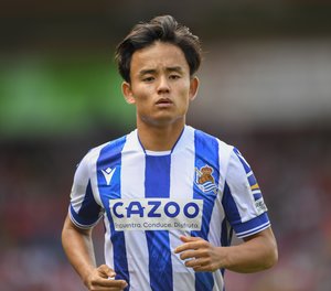 サッカー日本代表MF久保建英vs元スペイン代表MFダビド・シルバの「じゃんけん対決」! レアル・ソシエダの斬新トレーニングに「見ていて可愛らしい」の声【動画】の画像