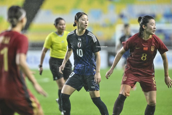 【塩越柚歩アルバム】E-1選手権最終戦で途中出場した「塩越柚歩の写真43枚」！ 雨に濡れながらも見せた華麗なプレー写真「なでしこジャパンー中国代表」の画像035