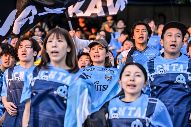 【サポーターアルバム】平日ナイターの試合前から駆け付けた川崎フロンターレのサポーター写真84枚！ 夕日に照らされながらの等々力ショット「川崎フロンターレー横浜FC」の画像057