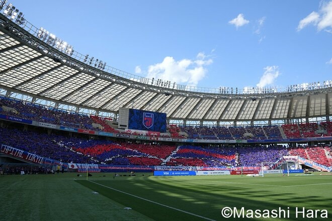 執念の逆転勝利で首位と勝点4差！白熱の“東京ダービー”を現地撮り！気迫の室屋成、躍動の佐藤龍之介、華麗な長倉幹樹！長友佑都と愛息たち＆試合後の集合ショットも【FC東京vs東京ヴェルディ】激闘PHOTOギャラリーの画像001