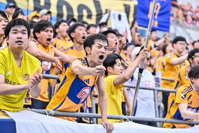 「見るたびに心が震えて泣いちゃうやつ」14年前のJリーグ名勝負に涙腺決壊続々!「これはグッとくるやつだからいけねえ」「泣いちゃうやつだからダメなんよ…」などの声の画像