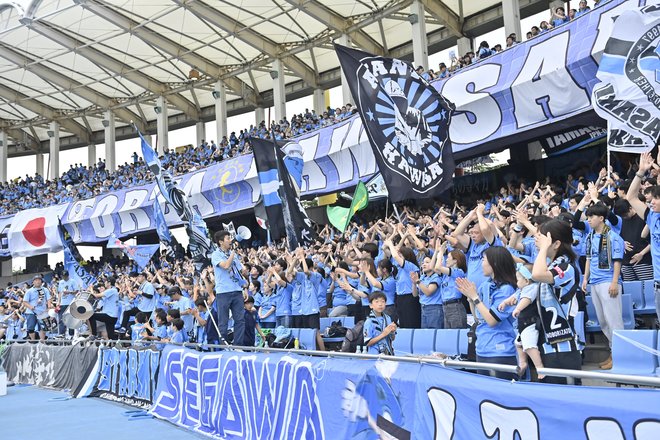 【サポーターアルバム】完封勝利後に笑顔＆万歳見せた「川崎フロンターレの試合後のサポーター写真83枚」！ ホーム連勝を熱狂的サポート「川崎フロンターレーセレッソ大阪」の画像055