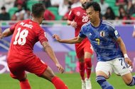 「カッコいいなぁぁぁぁ」試合後の三笘薫がファンを「秒で魅了」！「やっと笑顔」「髪がピョコってなってるのも可愛い」などの声の画像