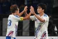｢代表でも可愛がられそう｣JFLから這い上がって来た横浜FM所属の28歳FWが日本代表初選出！ チームメイトへ報告の“裏側”公開に｢非常に素敵な動画｣ ｢モジモジしてる海那が可愛すぎる｣