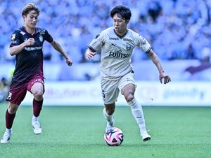 【王者・神戸に完敗の川崎が直面したもの(2)】“川崎山脈”を築いた最終ライン全員が2桁スプリントを記録する中で、他ポジションは……神戸MF佐々木は17回記録も「少ないな」と対照的の画像