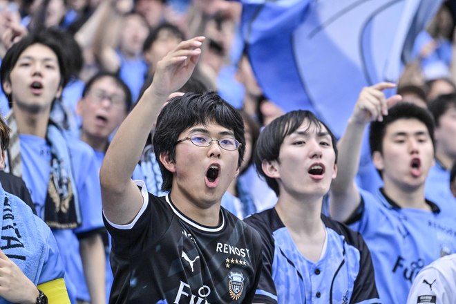 【サポーターアルバム】完封勝利後に笑顔＆万歳見せた「川崎フロンターレの試合後のサポーター写真83枚」！ ホーム連勝を熱狂的サポート「川崎フロンターレーセレッソ大阪」の画像027