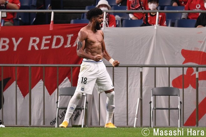脱いだG大阪・パトリックが試合後に漏らした「浦和への本音の一言」とは?【浦和レッズVSガンバ大阪】90分プラスの劇的展開(1)の画像