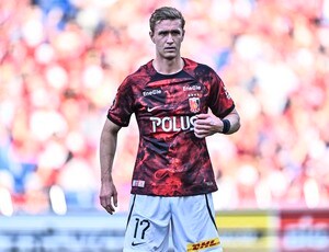 「まじでレベル違う」「スムーズすぎ」J1浦和の、ASローマから期限付き移籍中のノルウェー代表FWの「2連続股抜きドリブル」がスゴい！ 観た人が驚くしかない衝撃映像 の画像