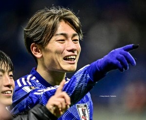 「5番良いやつやー」殊勲弾の上田綺世が試合後に“背中を押されて前に出る”シーンが話題！「なんて微笑ましんだ」「綺世が愛されてて嬉しいよ」などの声の画像