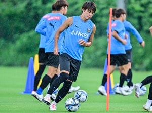 川崎、DF車屋紳太郎＆FWゴミスがフルメニュー消化で札幌戦に追い風！ 車屋「チームに良い影響を与えたい」、札幌キラーの小林悠「悔しさをゴールという形に」の画像