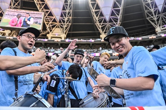 【サポーターアルバム】アジア青覇を果たすべく700人の川崎サポーターがACLE決勝に駆け付けた！ 現地で声援を送ったサポーター写真72枚「アル・アハリー川崎フロンターレ(2)」の画像069