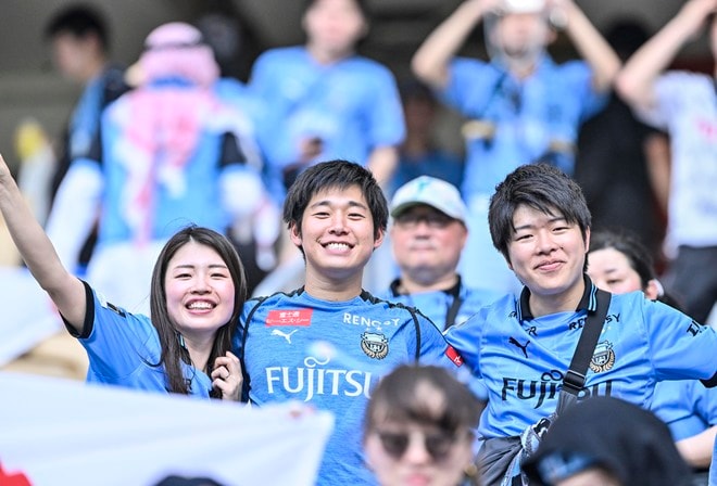 【サポーターアルバム】アジア青覇を果たすべく700人の川崎サポーターがACLE決勝に駆け付けた！ 現地で声援を送ったサポーター写真72枚「アル・アハリー川崎フロンターレ(2)」の画像061