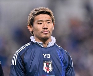 ｢たたずまいに余裕を感じる｣プレミア挑戦MF守田英正の新天地ハル・シティでのチームメイトたちとの初対面挨拶シーン公開！｢かなりウェルカムな雰囲気で良かった｣の画像