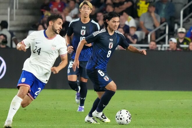 GK大迫敬介が神セーブ！鈴木唯人の絶妙クロスに伊東純也がスライディング弾！三笘薫ら3枚同時投入も無得点…森保監督が｢4バック｣の手ごたえを語ったアメリカ戦【日本代表vsアメリカ代表】激闘PHOTOギャラリーの画像025