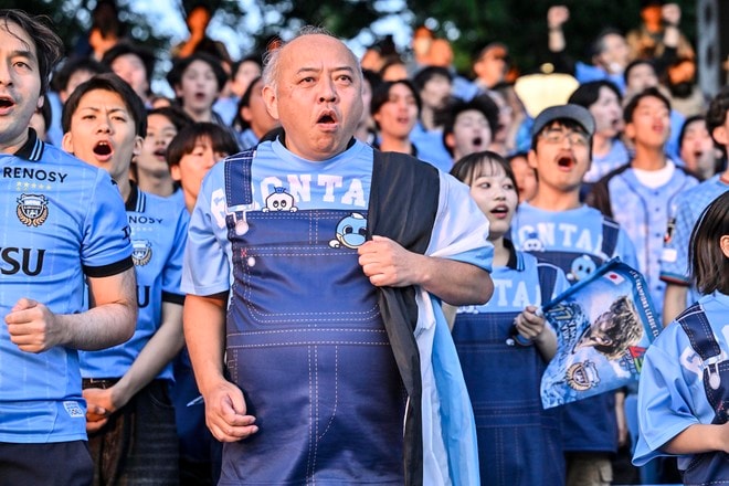 【サポーターアルバム】平日ナイターの試合前から駆け付けた川崎フロンターレのサポーター写真84枚！ 夕日に照らされながらの等々力ショット「川崎フロンターレー横浜FC」の画像021