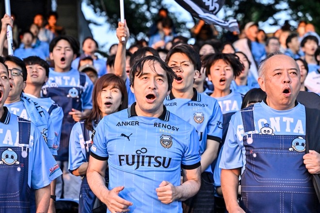 【サポーターアルバム】平日ナイターの試合前から駆け付けた川崎フロンターレのサポーター写真84枚！ 夕日に照らされながらの等々力ショット「川崎フロンターレー横浜FC」の画像020