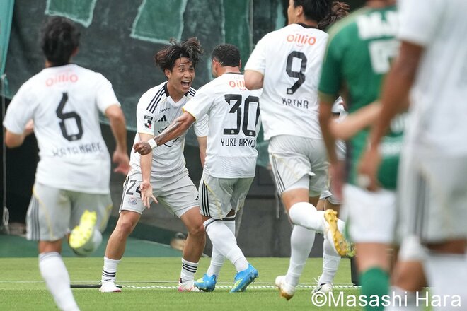 衝撃スコアの伝統クラシコ！カウンター炸裂の横浜FMが“鮮やか6発”で東京Vを粉砕！近藤友喜独走弾！谷村海那＆アラウージョが2発！敗戦後の城福浩監督の言葉…【東京ヴェルディvs横浜F・マリノス】激闘PHOTOギャラリーの画像001