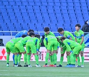 「強そう」「経歴すごくね？」J1湘南ベルマーレが「元ナイジェリア代表MF」が電撃加入！ FCポルトやスペイン2部クラブに所属していた186cmアンカーに驚きの声続々！の画像