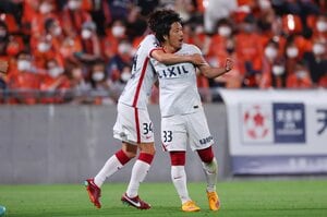 鹿島アントラーズMF仲間隼斗がついに移籍後｢リーグ初ゴール｣!! 元サッカー日本代表FW鈴木隆行氏の｢伝説ゴールに激似｣!? 上田綺世の「超絶ヘディングアシスト」から決めた先制弾とは?【動画】の画像