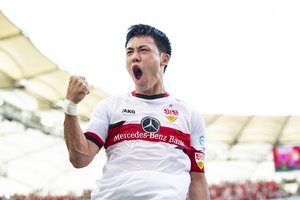日本代表MF遠藤航「開幕戦ベストイレブン」選出！シュトゥットガルト新主将の「デュエル勝利数」の画像