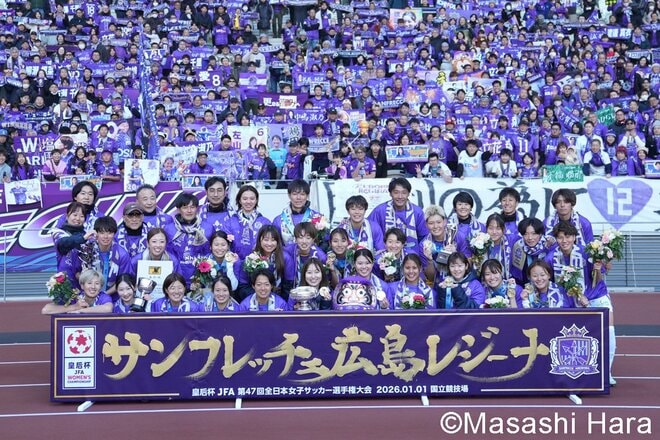 元日国立ピッチで中嶋淑乃と吉田莉胡が華麗に激突！広島レジーナの皇后杯初優勝“歓喜の瞬間”を激写！WEリーグ最高峰の戦いを振り返る【サンフレッチェ広島レジーナvsINAC神戸レオネッサ】激闘PHOTOギャラリーの画像009