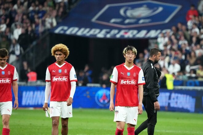 運命の大一番！サッカー日本代表・伊東純也、中村敬斗、関根大輝が語った｢世界一のクラブ｣と｢降格プレーオフ｣(1)純也＆敬斗いつものルーティンと作れない攻撃の形｢準優勝は奇跡ですね｣【激闘33連写】の画像030