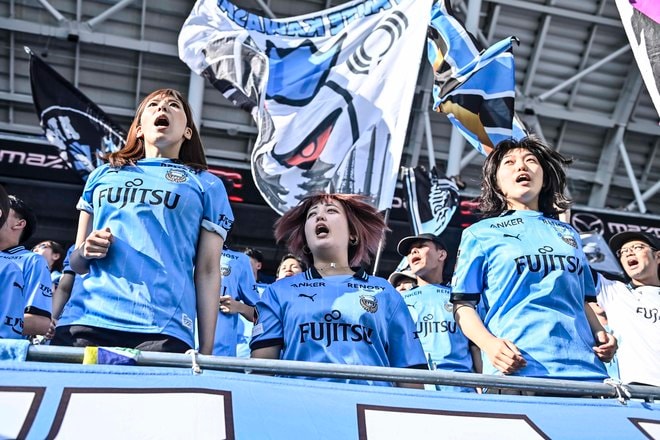 【サポーターアルバム】敵地で勝利を掴んだ川崎フロンターレのサポーター写真75枚！ 圧巻の応援で勝ち越し導く「サンフレッチェ広島ー川崎フロンターレ」の画像005