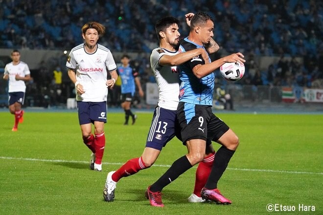 “11vs10を感じない”白熱「神奈川ダービー」 原悦生PHOTOギャラリー「サッカー遠近」 川崎ー横浜FMの画像